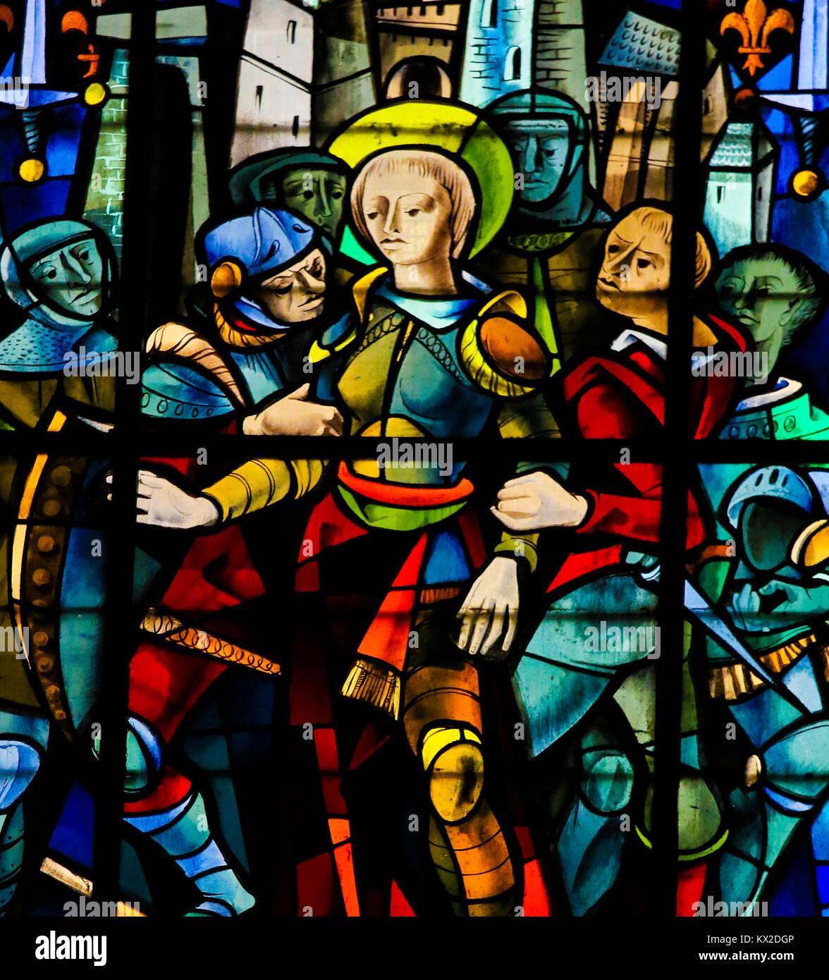 Joan of Arc capturée par les Bourguignons lors du siège de Compiègne (1430) sur un vitrail dans la cathédrale de Rouen. Banque D'Images