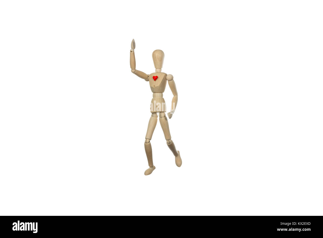 Mannequin de Bois à marcher avec un cœur rouge, photo conceptuelle sur les saines habitudes de vie pratique d'un sport Banque D'Images