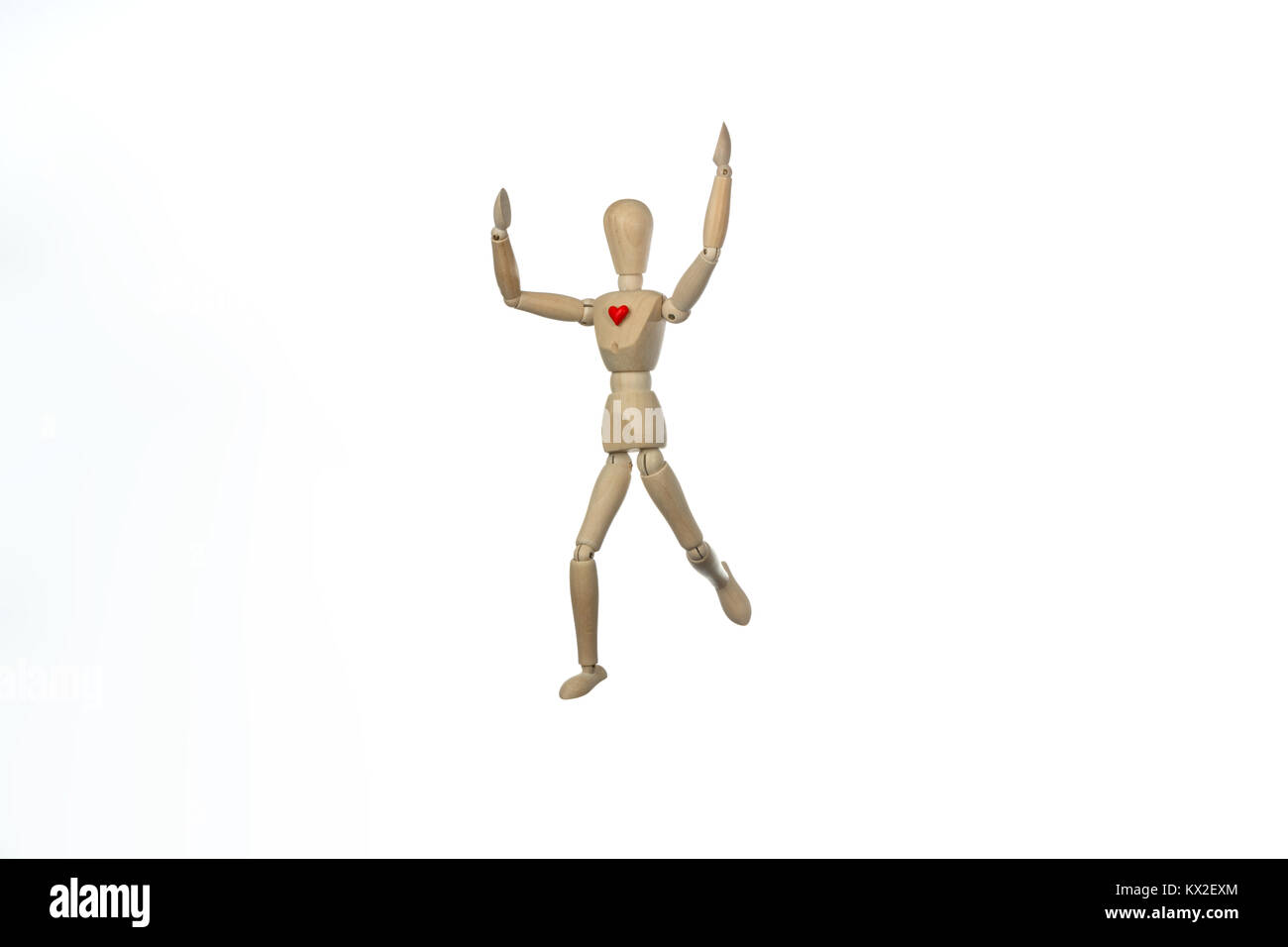 Mannequin en remportant une course avec un cœur rouge, photo conceptuelle sur les saines habitudes de vie pratique d'un sport Banque D'Images