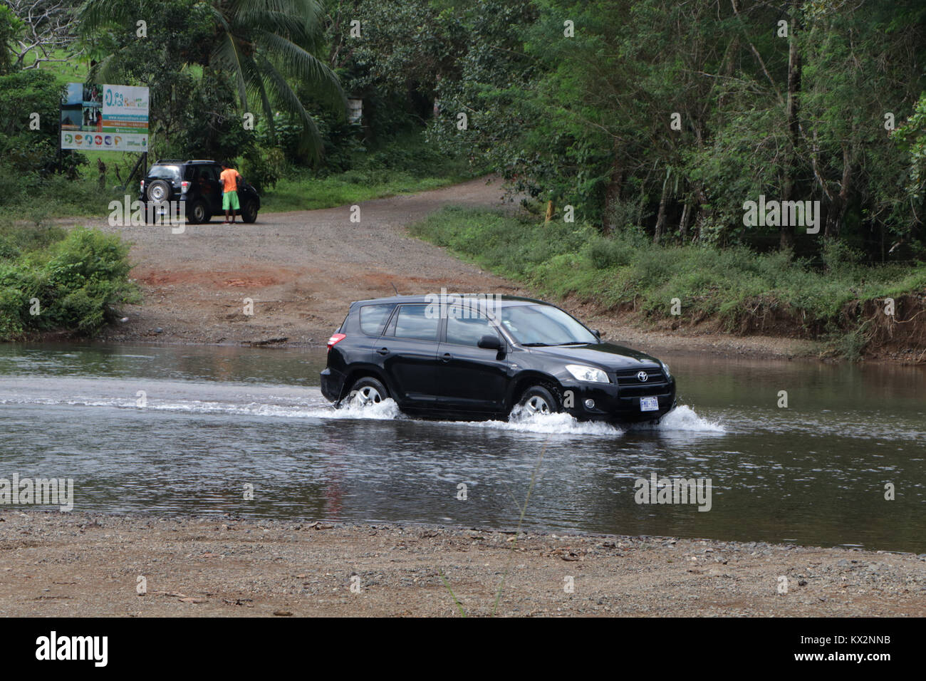 Location crossing river près de Drake Bay Costa Rica Péninsule de Osa Banque D'Images