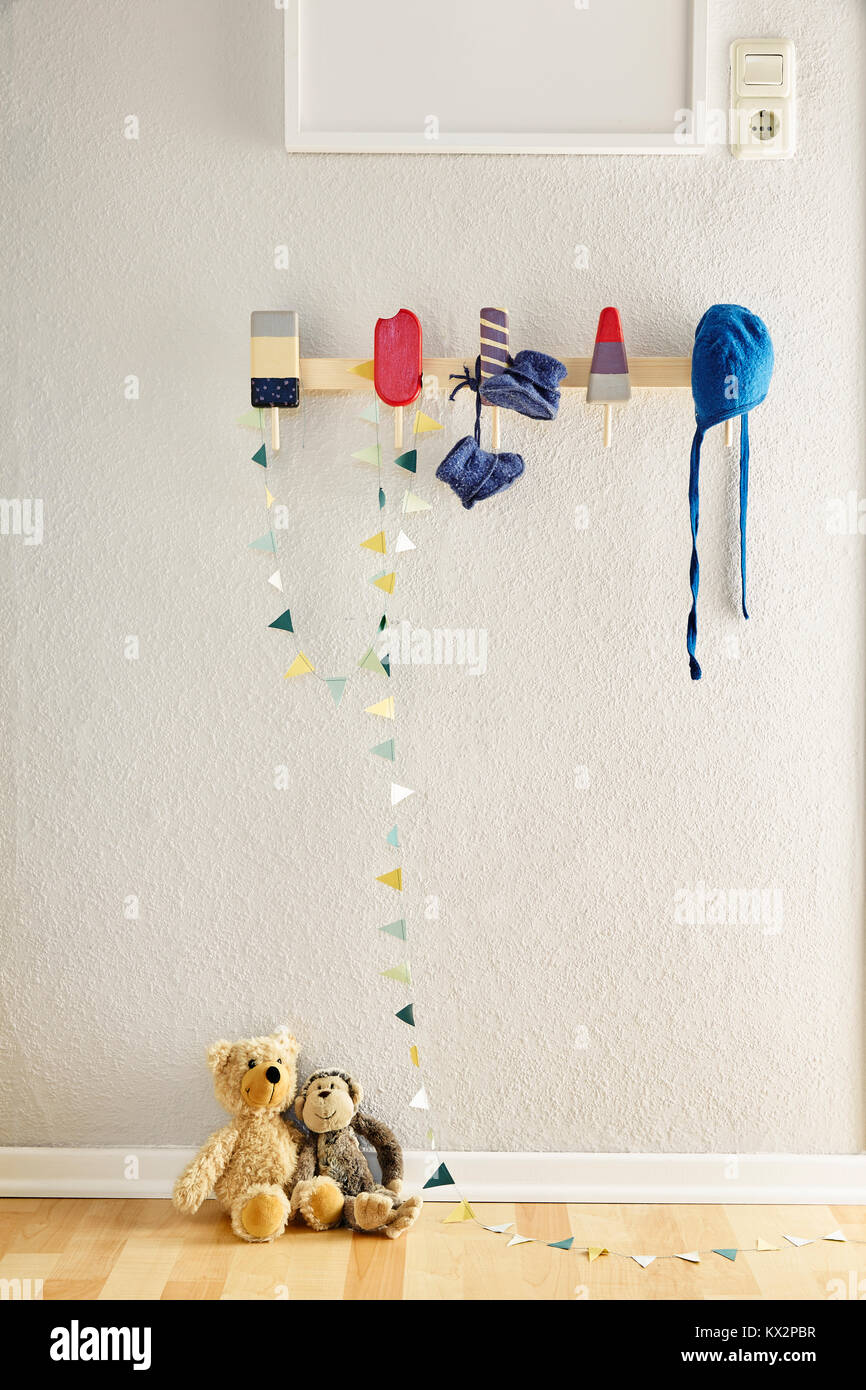 Pépinière mignon ours en peluche et ma glace armoire creative interior design Banque D'Images
