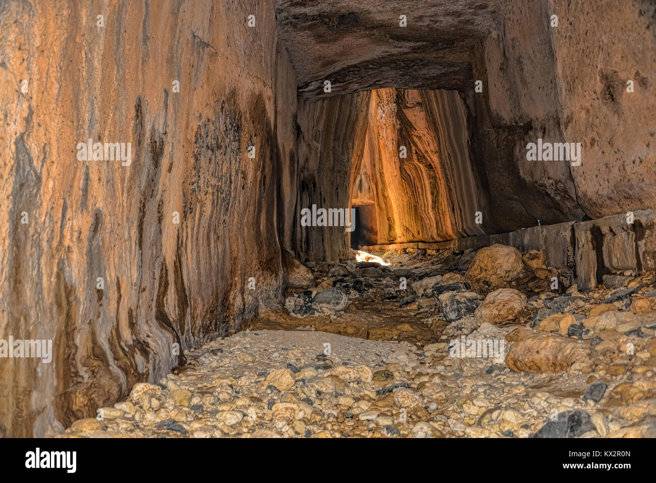 Titus tunnels sont d'eau romaine antique taillées dans la roche en Besikli Antakya Turquie Banque D'Images