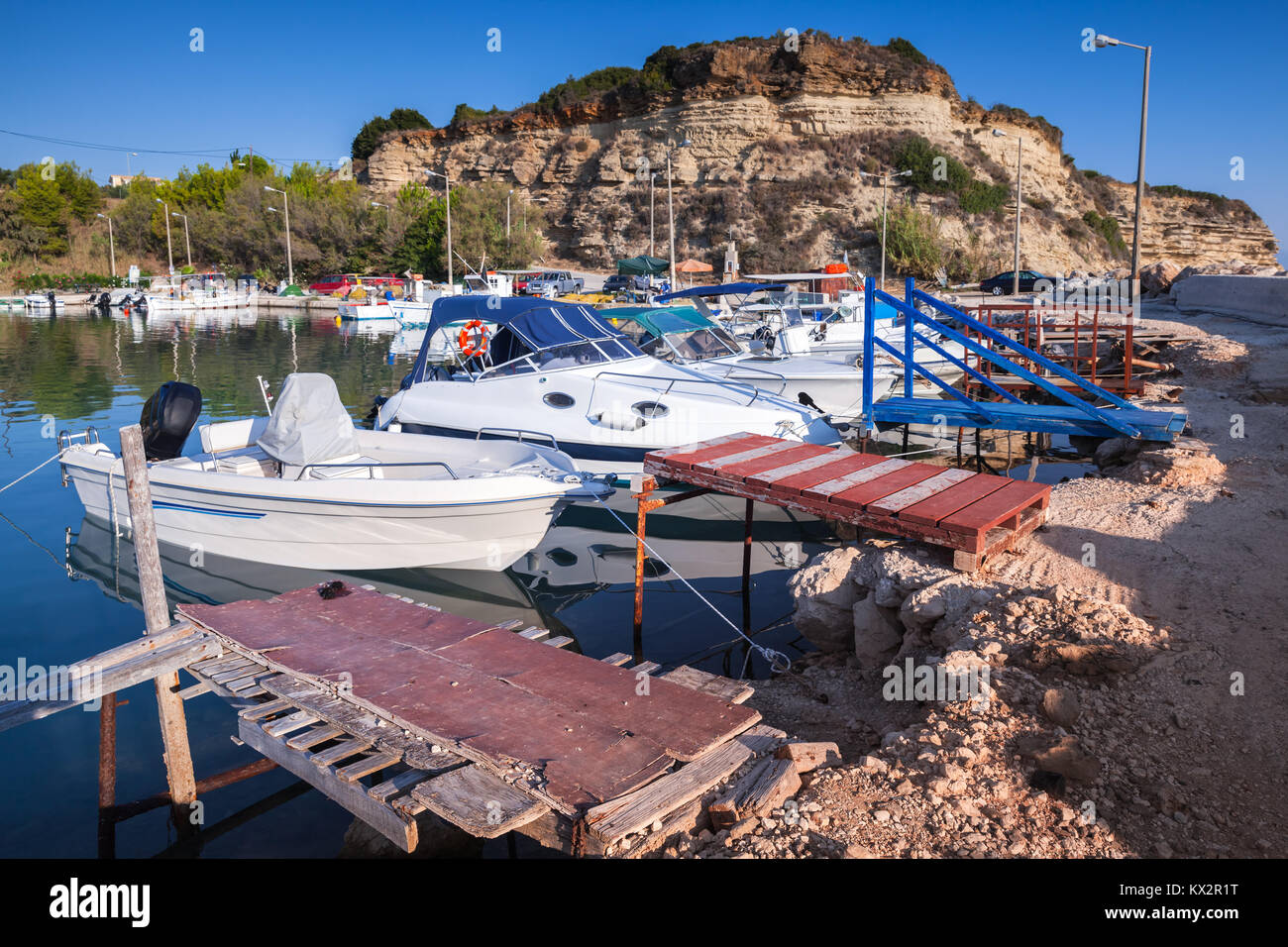 Les bateaux de pêche amarrés dans le port de Zakynthos Tsilivi. Île grecque dans la mer Ionienne Banque D'Images