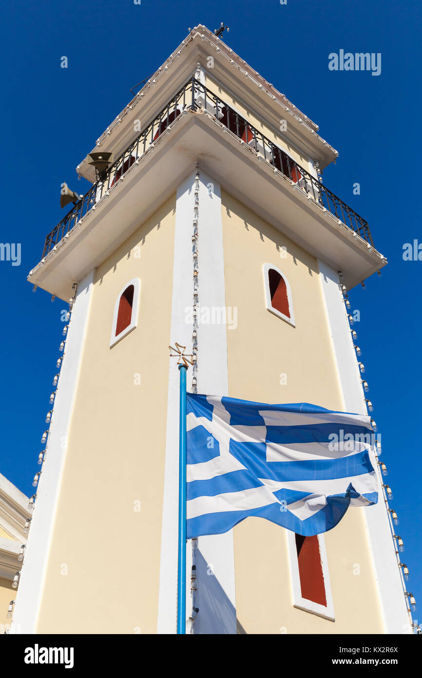 Sainte Eglise de Zoodochos Pigi. Extérieur avec drapeau grec en journée d'été. L'île de Zakynthos, Grèce Banque D'Images
