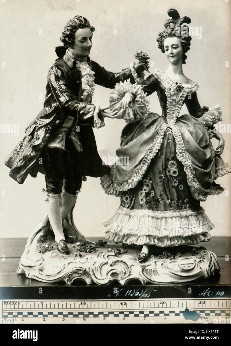 Image réalisée à partir d'un cahier d'échantillons d'un vendeur en porcelaine allemande préparé pour l'Expo de Paris (1900) Banque D'Images