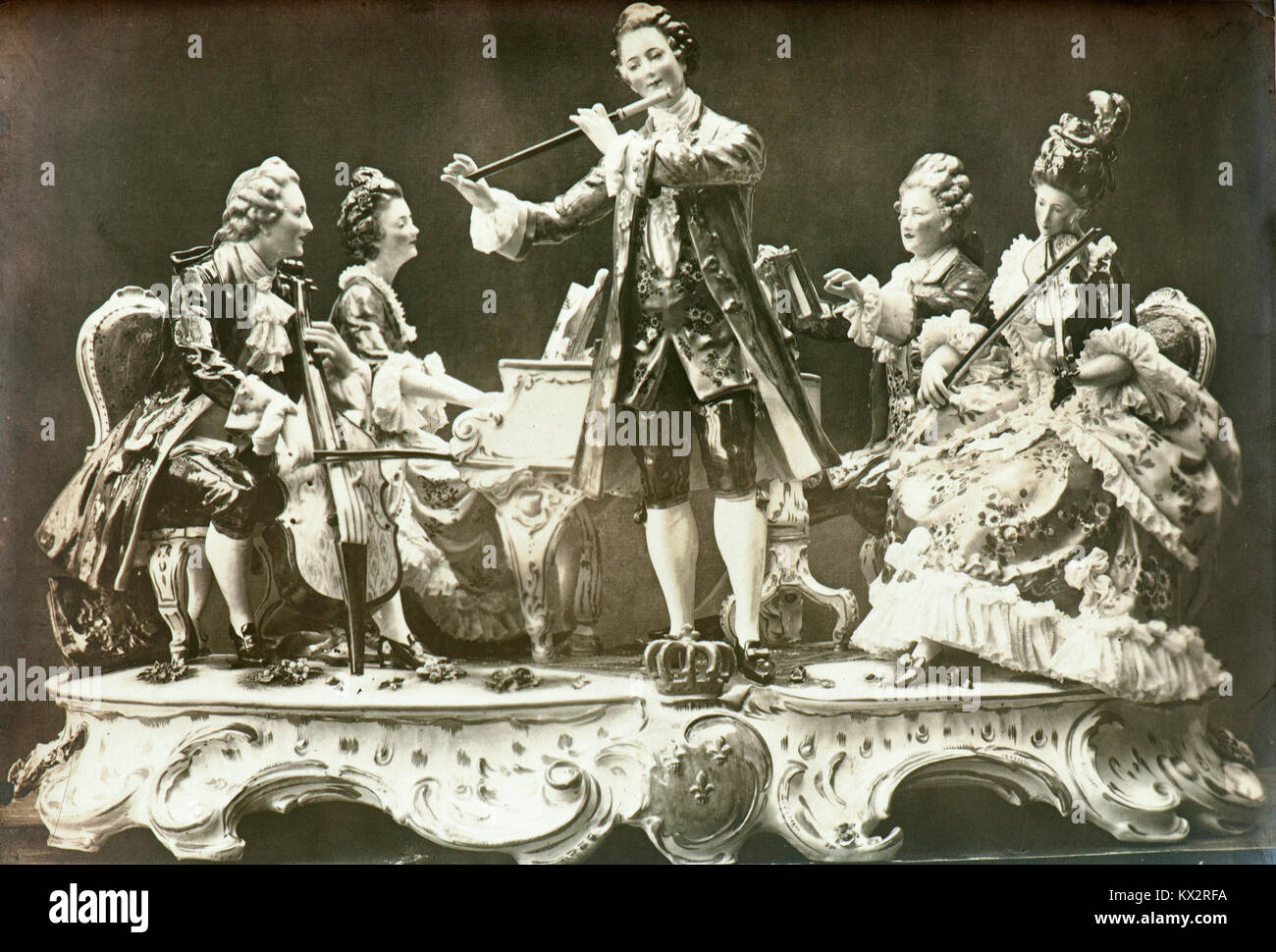 Image réalisée à partir d'un cahier d'échantillons d'un vendeur en porcelaine allemande préparé pour l'Expo de Paris (1900) Banque D'Images