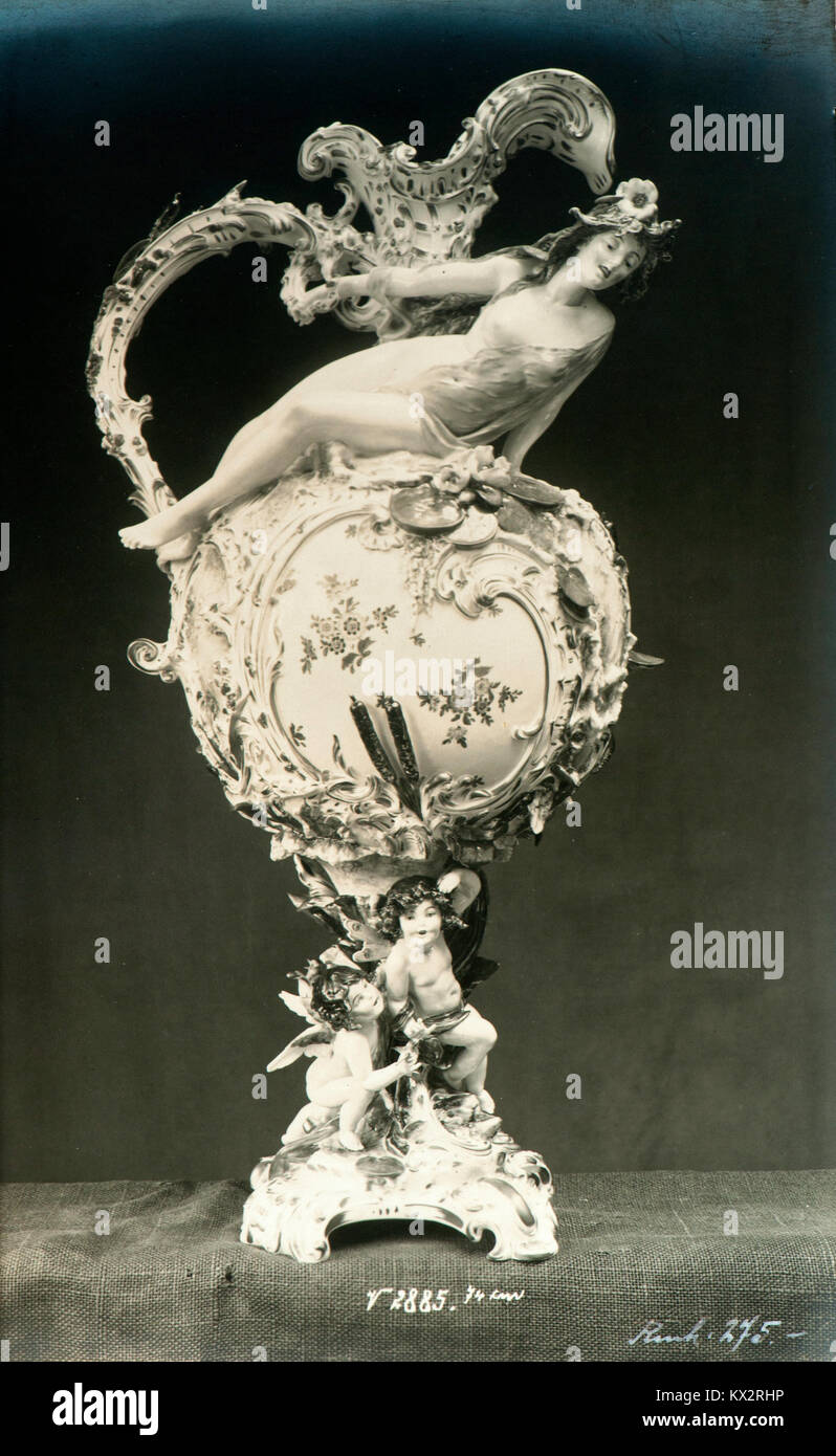 Image réalisée à partir d'un cahier d'échantillons d'un vendeur en porcelaine allemande préparé pour l'Expo de Paris (1900) Banque D'Images