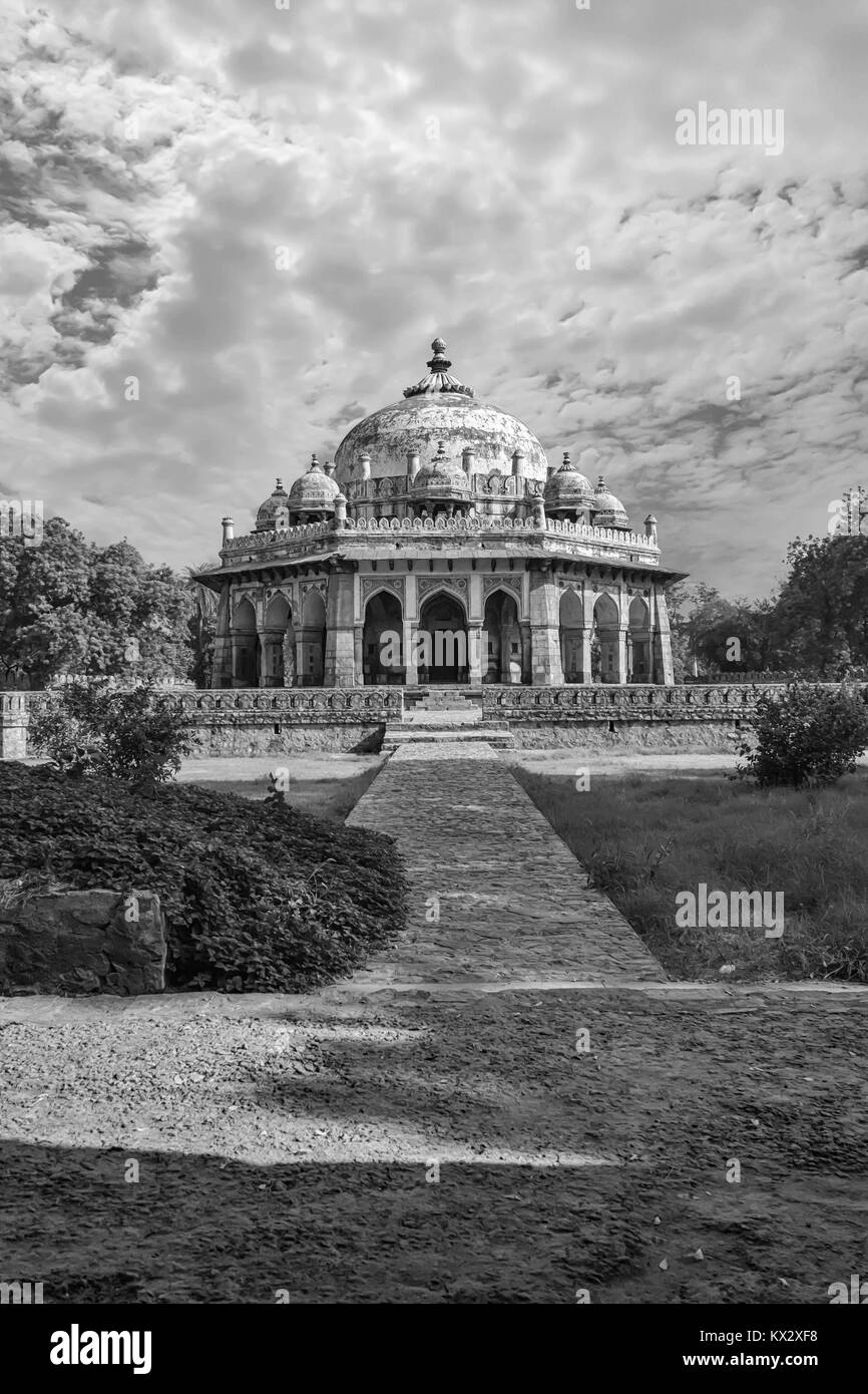 New Delhi , India-August 27, 2014-une vue complète d'Isa Khan Niyazi, Tombe d'un Noble Afghan Sher Shah Suri est en cour de la dynastie Suri Banque D'Images