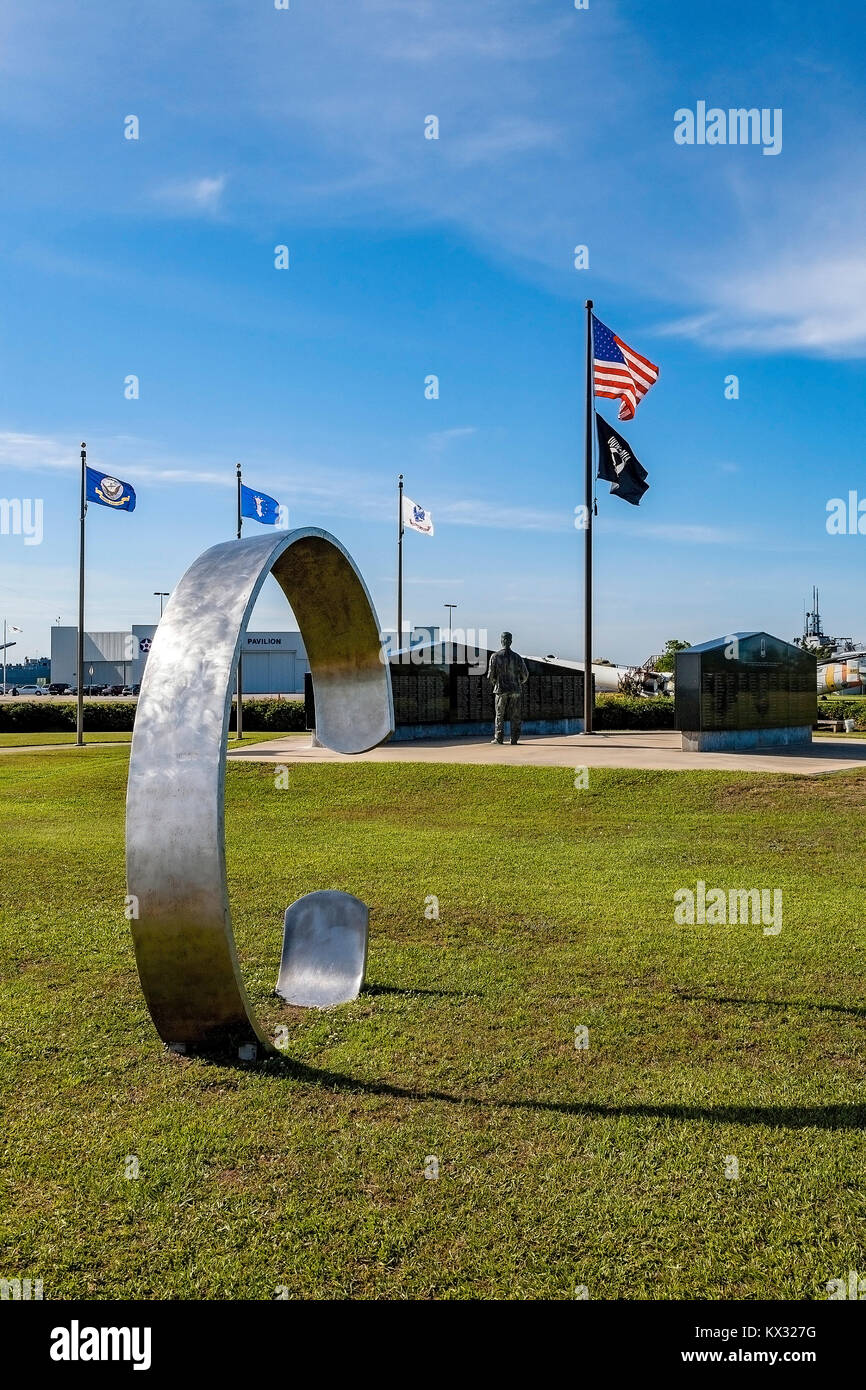 Le Vietnam Memorial Park, cuirassé, Mobile, Alabama. VVA Local Chapter n° 701 anciens combattants a construit le mur. Le nom de 175 hommes sont inscrits sur le mur. Banque D'Images