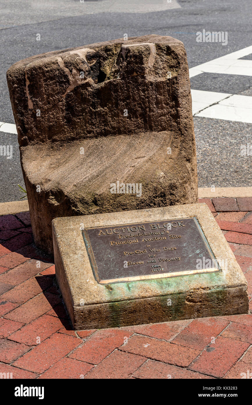 "Bloc de pierre" - vente aux enchères d'esclaves block à Fredericksburg, en Virginie, à l'angle des rues William et Charles. Le plus convaincant d'artefact urbain en Amérique. Banque D'Images