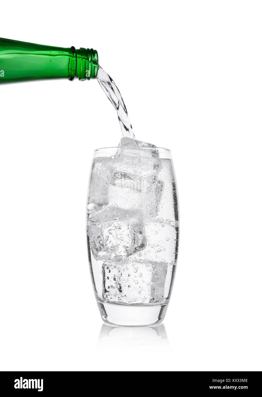 Verser La Limonade Soda Boire De Leau Pétillante De La