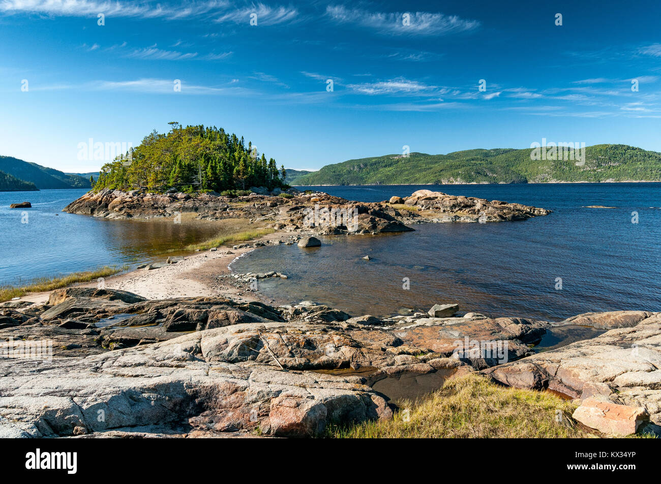 Un tombolo a été formé sur le Fjord du Saguenay, dans la région de Petit-Saguenay Banque D'Images