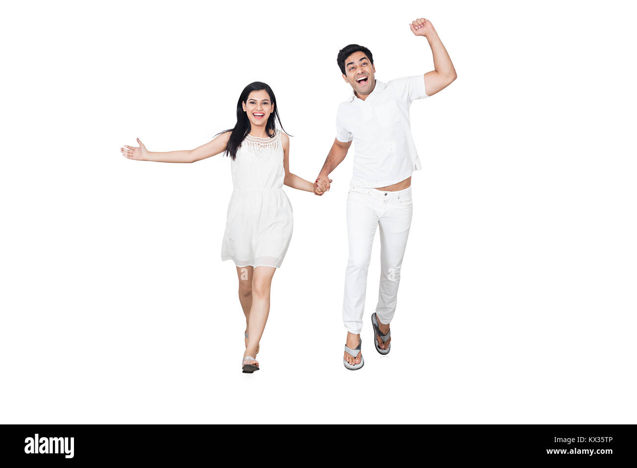 Couple crié mains tenant à marcher ensemble s'Amusant Cheering Banque D'Images