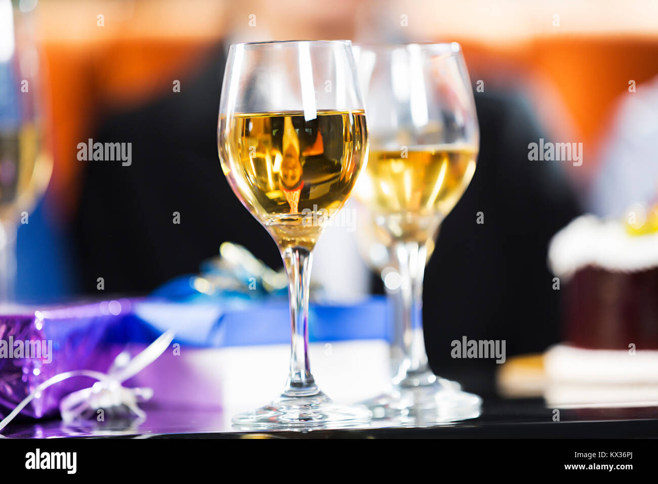 Close-Up Champagne verres sur la table Restaurant Partie Célébration Personne n Banque D'Images
