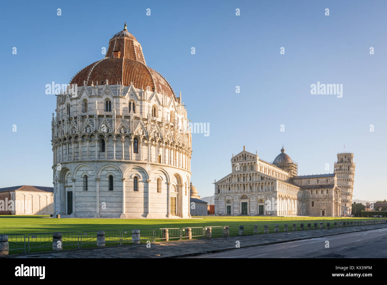 Baptistère de Pise, la cathédrale de Pise et la Tour de Pise, Unesco world heritage site. Ils sont situés dans la Piazza dei Miracoli (Place des Miracles) Banque D'Images