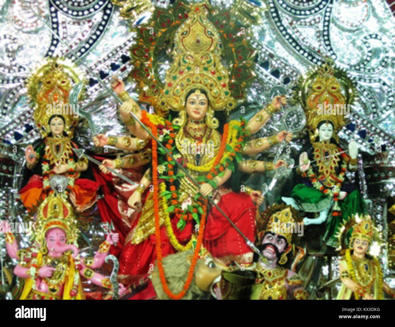 Durga Puja à Bhubaneswar, Odisha, Inde, est un festival hindou annuel célébrant la déesse Durga, avec des rituels religieux, des activités culturelles et la participation du public. Banque D'Images