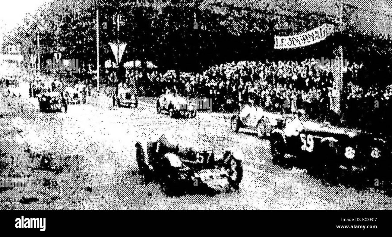 La course moto bol d'Or 1933 a débuté avec des coureurs en circuit fermé, marquant l'un des événements d'endurance majeurs de l'histoire du sport automobile français. Banque D'Images