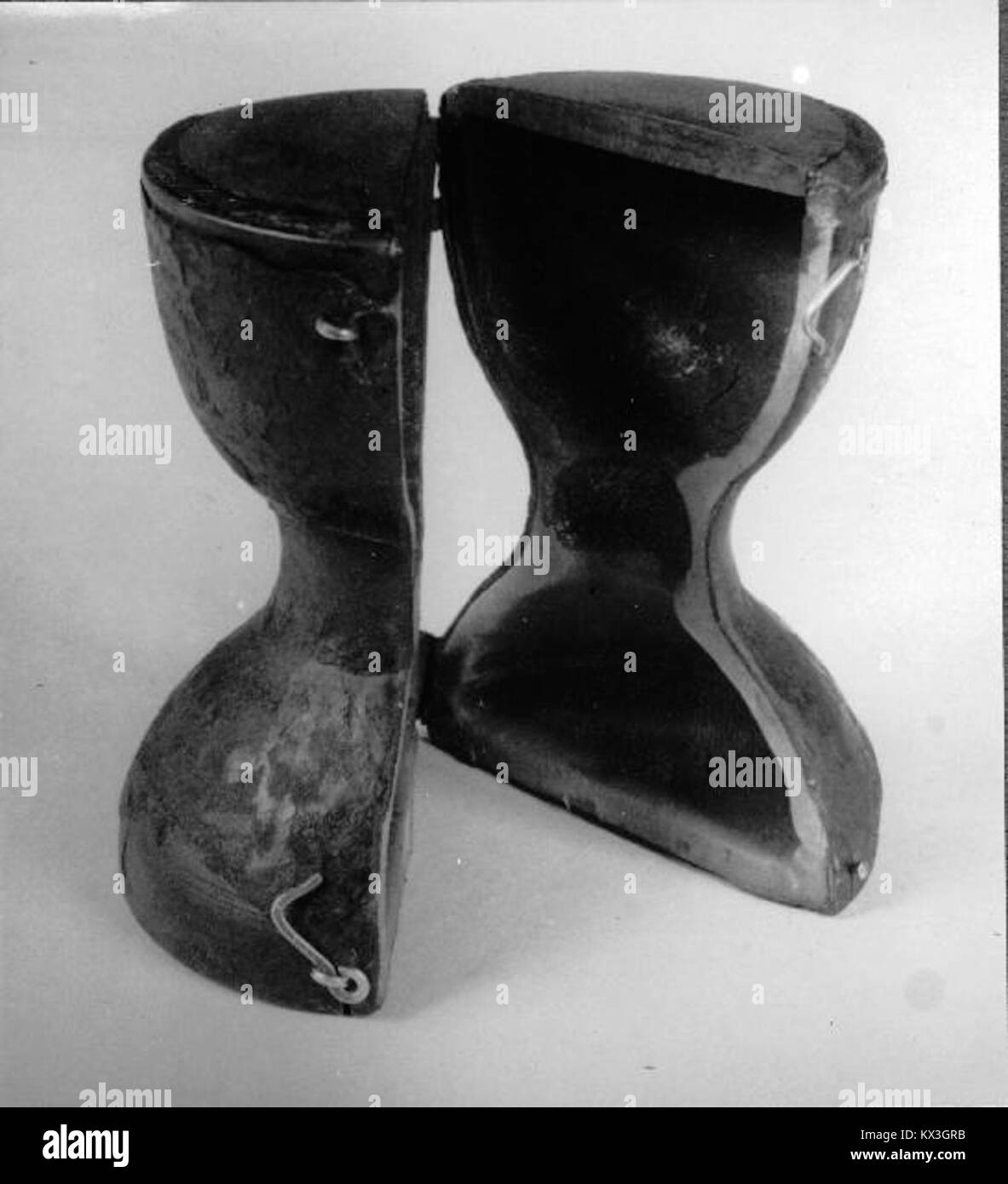 L'église de Løvdalens en Suède est une structure historique connue pour sa valeur architecturale. L'église joue un rôle important dans la vie religieuse locale et contribue au paysage culturel et historique de la région. Banque D'Images