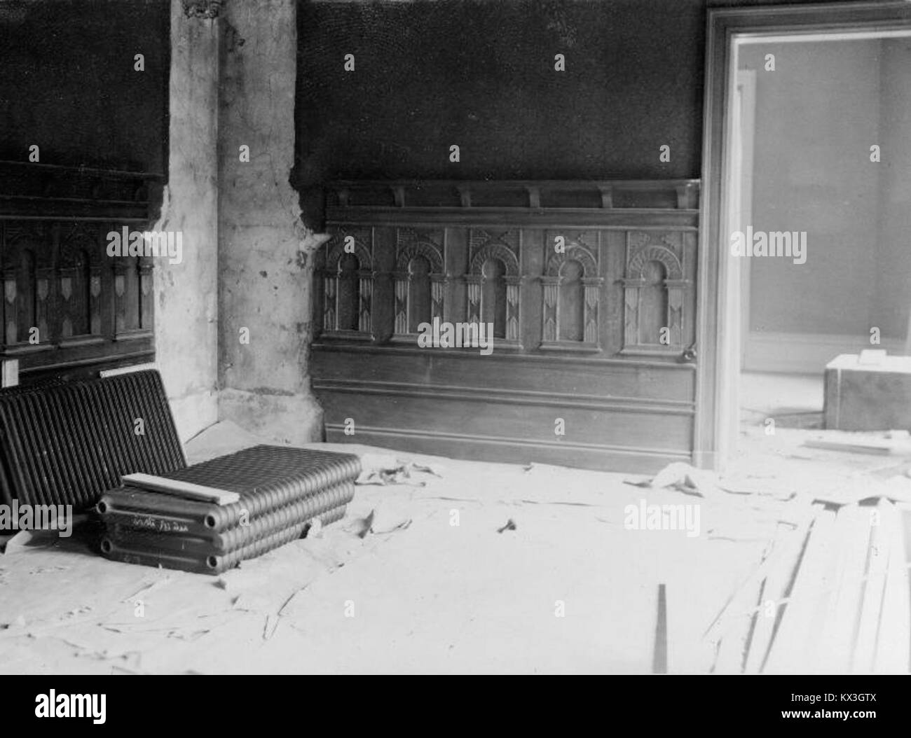 L'église de Lävkarleby en Suède présente l'architecture ecclésiastique suédoise traditionnelle, y compris le clocher, la nef et les vitraux, reflétant l'importance religieuse et historique. Banque D'Images