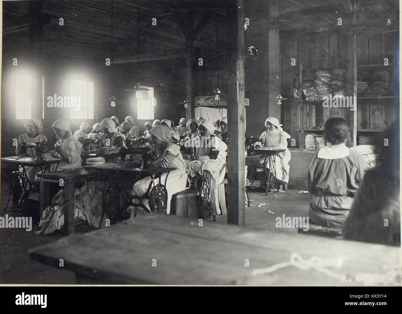 L'installation de blanchisserie à vapeur représente un site industriel du début du XXe siècle dans lequel la technologie de la vapeur a été appliquée pour laver et sécher les vêtements, mettant en évidence les pratiques historiques de blanchisserie. Banque D'Images