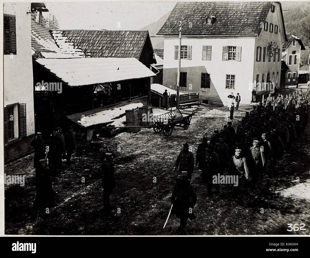 Photographie de la parade des fusilleurs Passeier à Lienz, Tyrol, le 3 février 1916, montrant les uniformes, la formation et les pratiques militaires cérémonielles. Banque D'Images