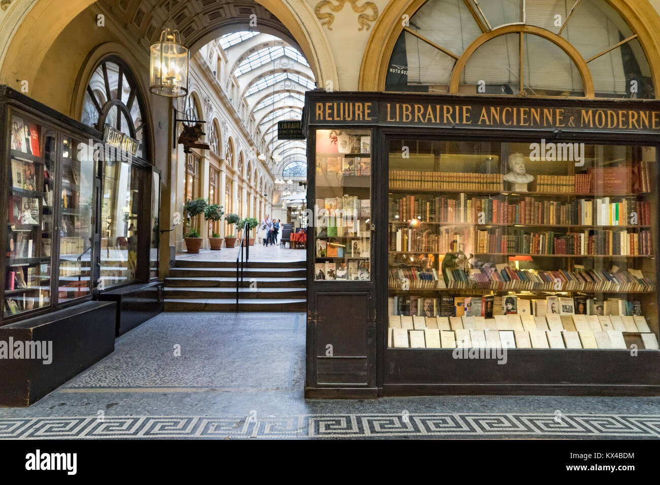 France, Paris (75), Galerie Vivienne, utilisé book store Banque D'Images