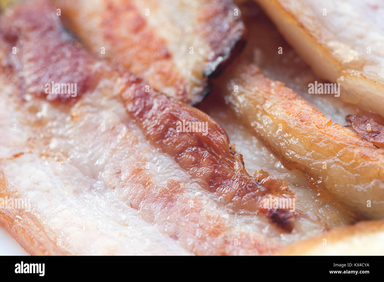 Les tranches de bacon frit macro Banque D'Images