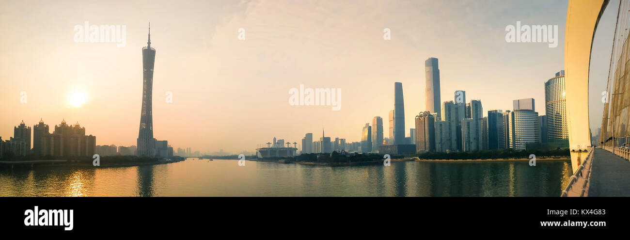 Guangzhou ville moderne d'une superbe vue panoramique au coucher du soleil Banque D'Images