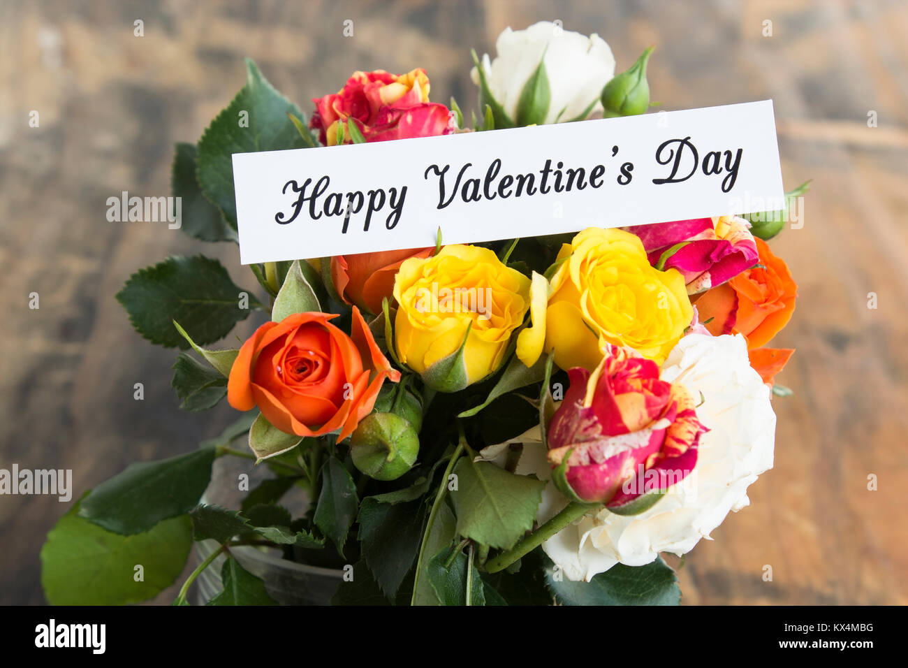 Bonne Saint-Valentin, cartes de Vœux avec bouquet de roses multicolores. Banque D'Images