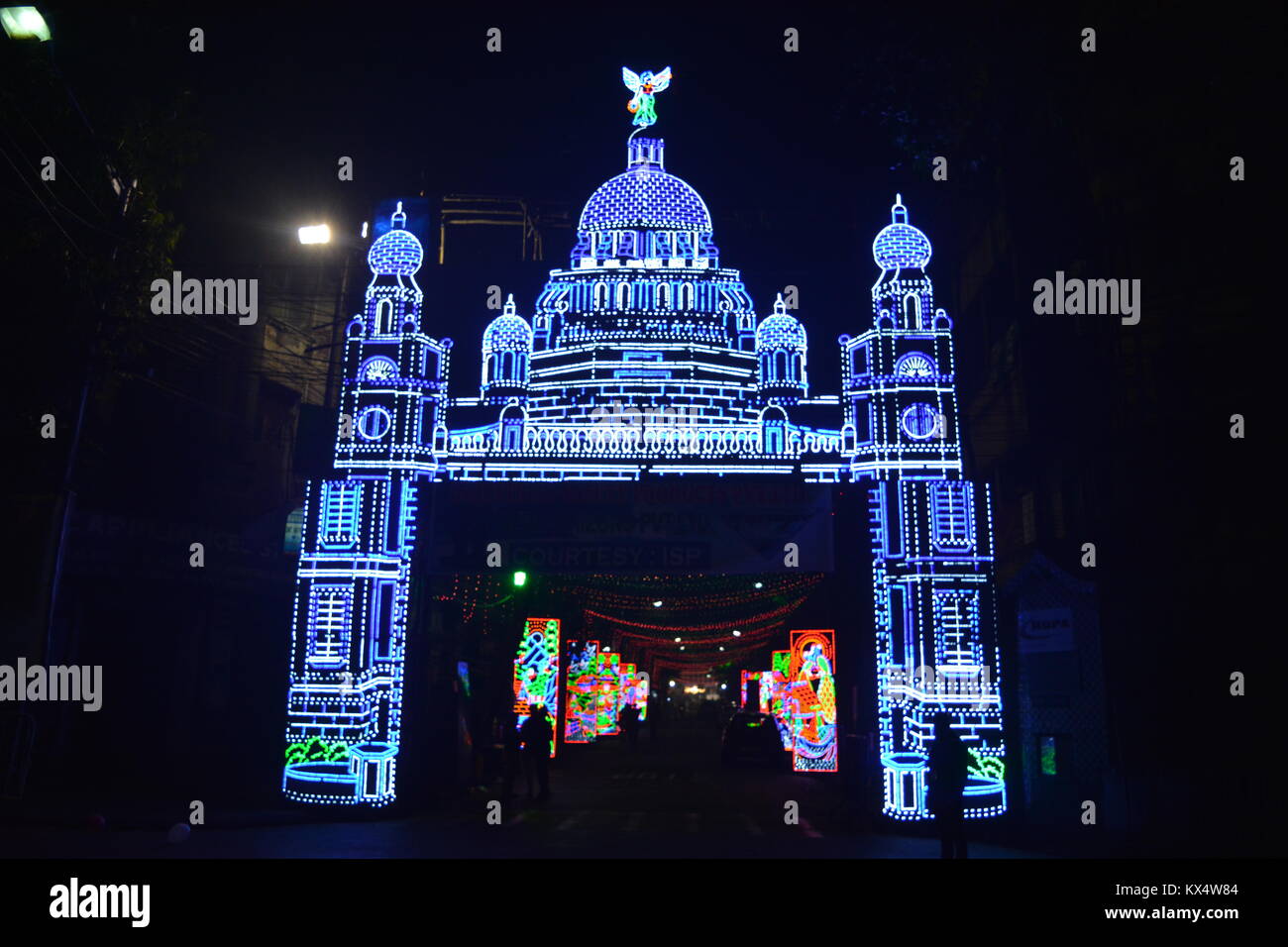 Kolkata, Inde. Le 7 janvier 2018. Jusqu'à la rue fleurie ville de joie pour la nuit maszid Mushaira à Nakhoda localité. Crédit photo : Rupa Ghosh/Alamy Live News. Banque D'Images