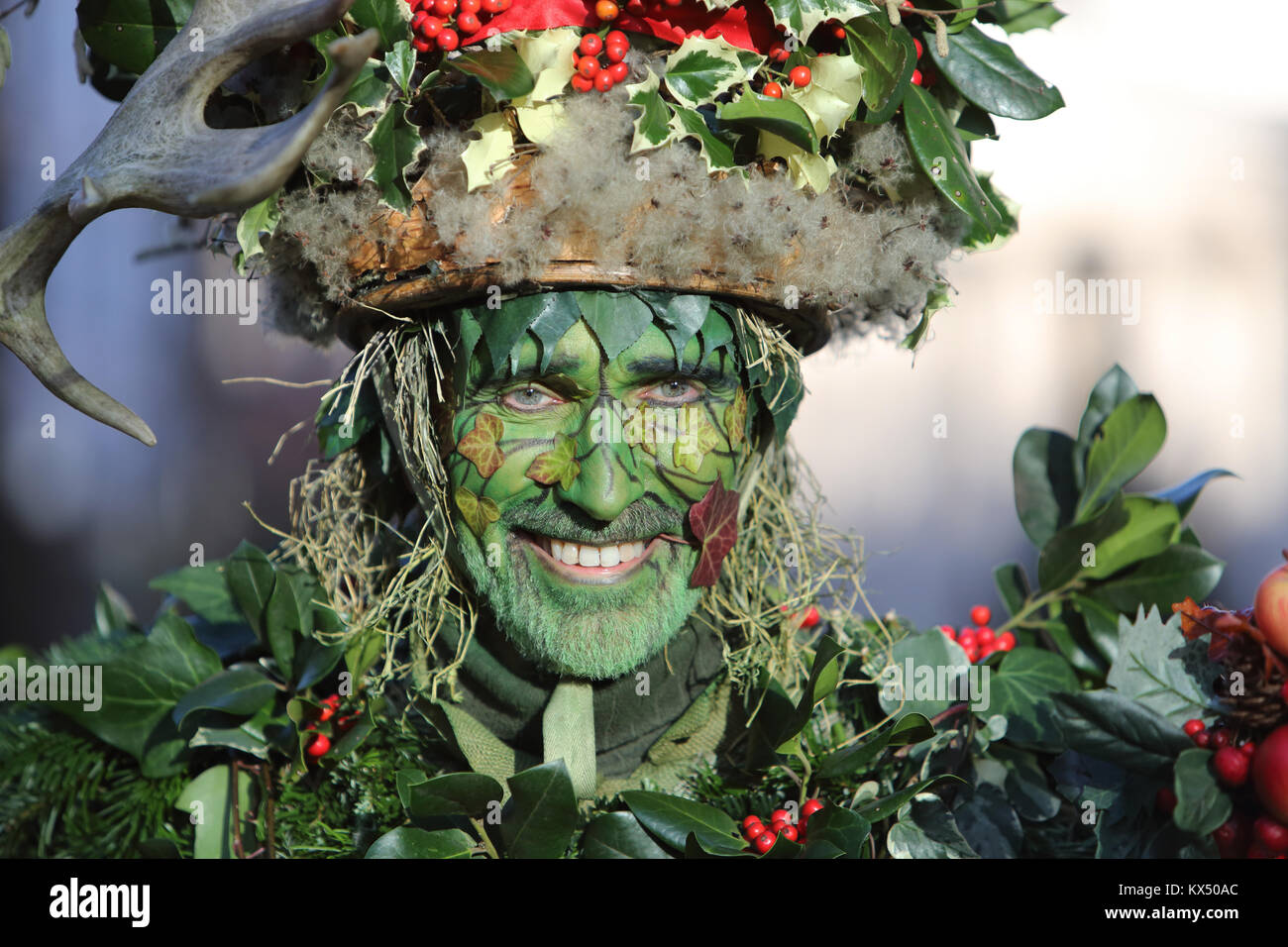 Londres, Royaume-Uni. 07Th Jan, 2018. Célébrations de la Douzième nuit à Londres le 7 janvier 2018. L'homme mène la procession de houx d'un après-midi de wassailing, le vin, la musique, la danse et le conte. Credit : Monica Wells/Alamy Live News Banque D'Images