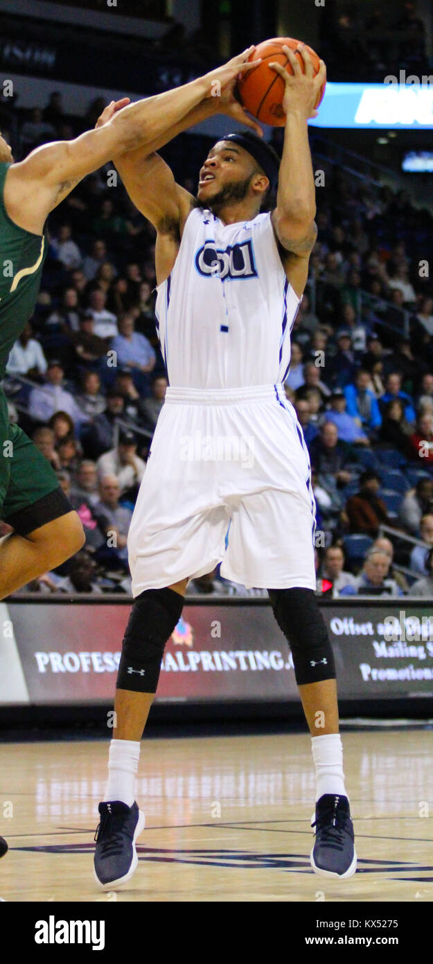 30 décembre 2017 - Les monarques Old Dominion guard B.J. Stith (3) cherche à tirer la balle pendant la Charlotte 49ers vs monarques Old Dominion jeu au Ted Centre Constant à Norfolk, Va. beat Old Dominion Charlotte 89-58. Jen Hadsell/CSM Banque D'Images