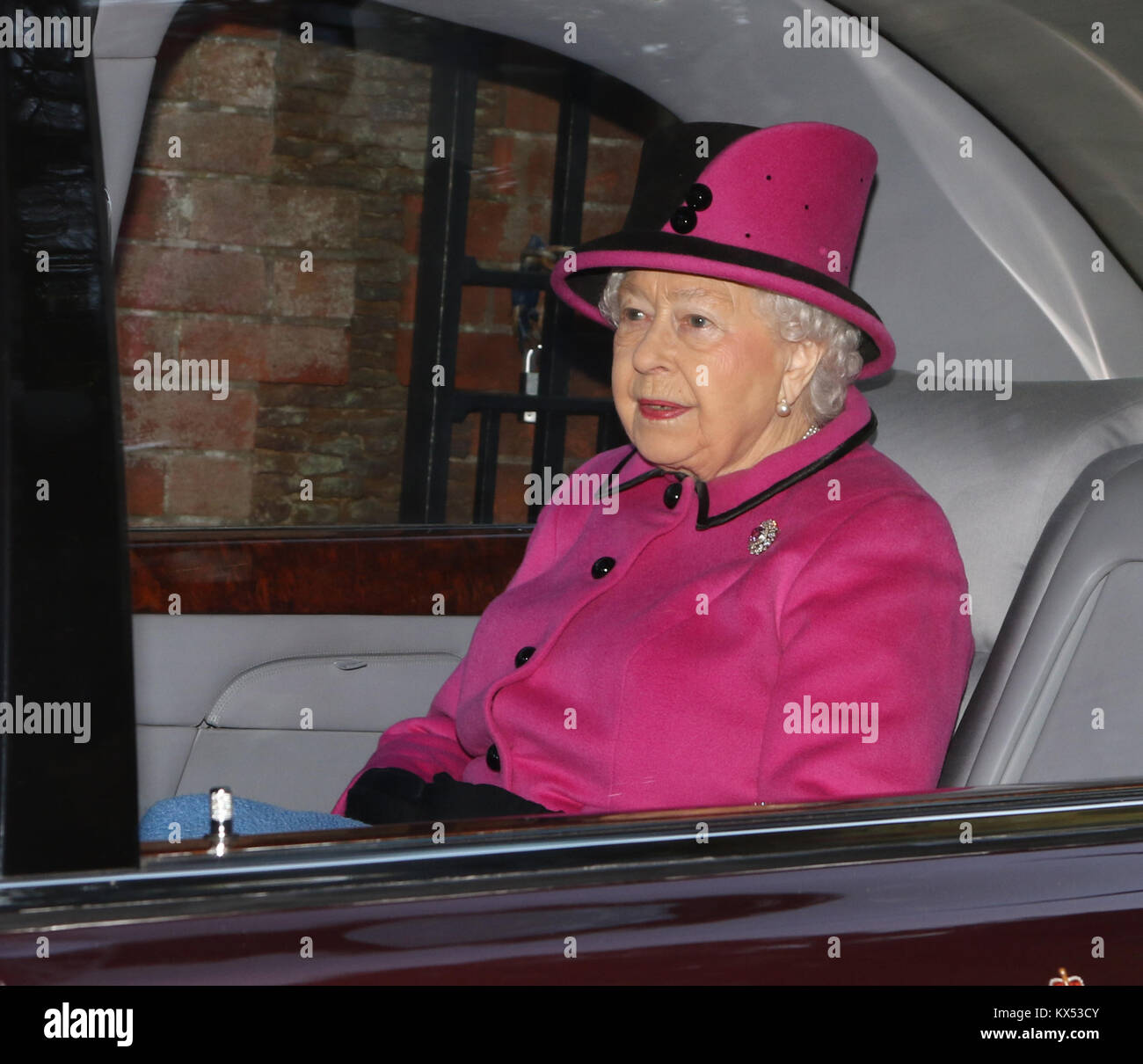 Norfolk, Royaume-Uni. 07Th Jan, 2018. Sa Majesté la Reine Elizabeth II assiste à l'Eglise Sainte-marie Madeleine de dimanche matin, à Sandringham, Norfolk, le 7 janvier, 2018 Crédit : Paul Marriott/Alamy Live News Banque D'Images