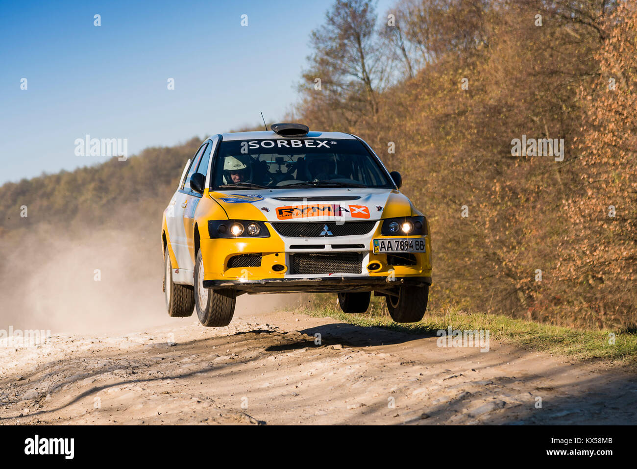 Lviv, Ukraine - 1 novembre, 2015 : Petrenko Volodymyr's Mitsubishi Lancer Evo IX (n. 2) participe au rassemblement annuel de la Galice Banque D'Images