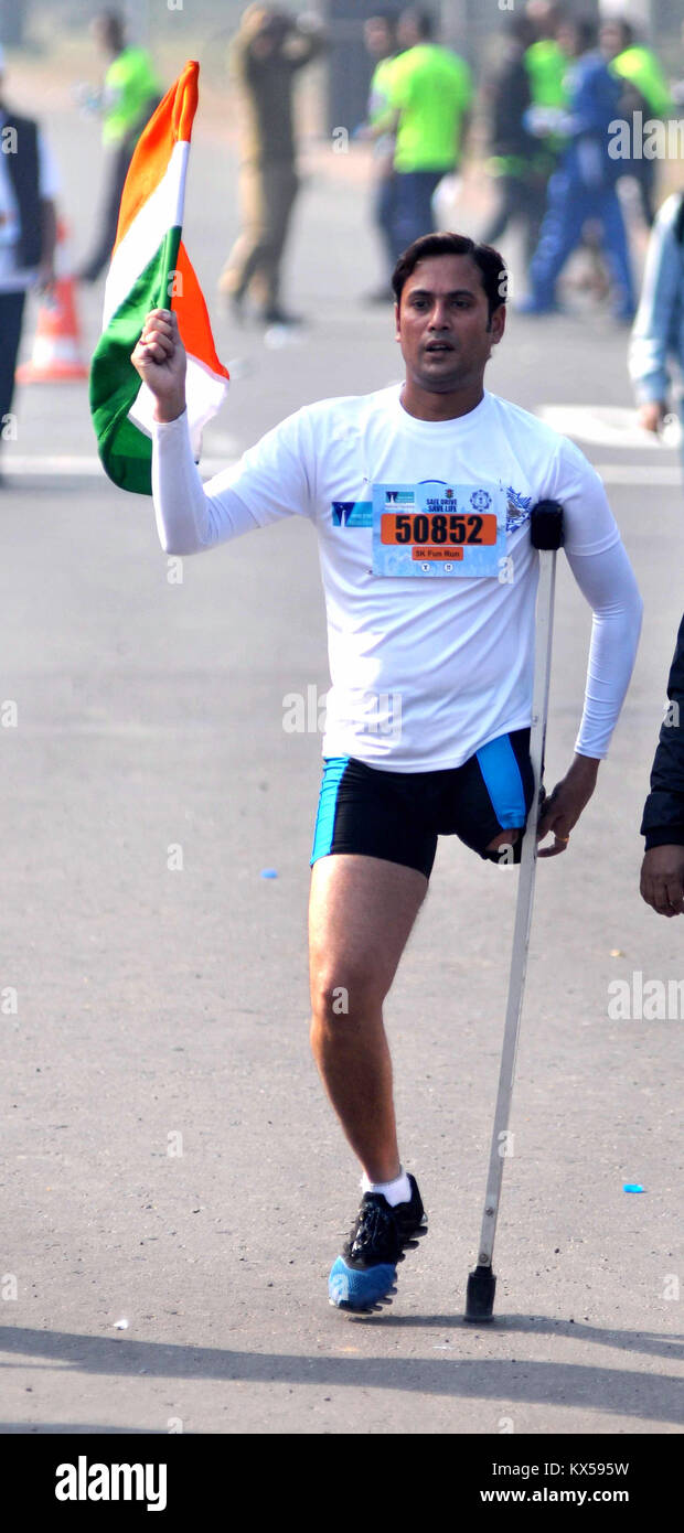 Kolkata, Inde. 07Th Jan, 2018. Une personne peut prendre part à la Police de sécurité d'entraînement de sécurité semi-marathon de la vie. Les athlètes et les gens en général prennent part à la police vie sûre d'entraînement de sécurité Demi-marathon le 7 janvier 2018 à Kolkata. Credit : Saikat Paul/Pacific Press/Alamy Live News Banque D'Images