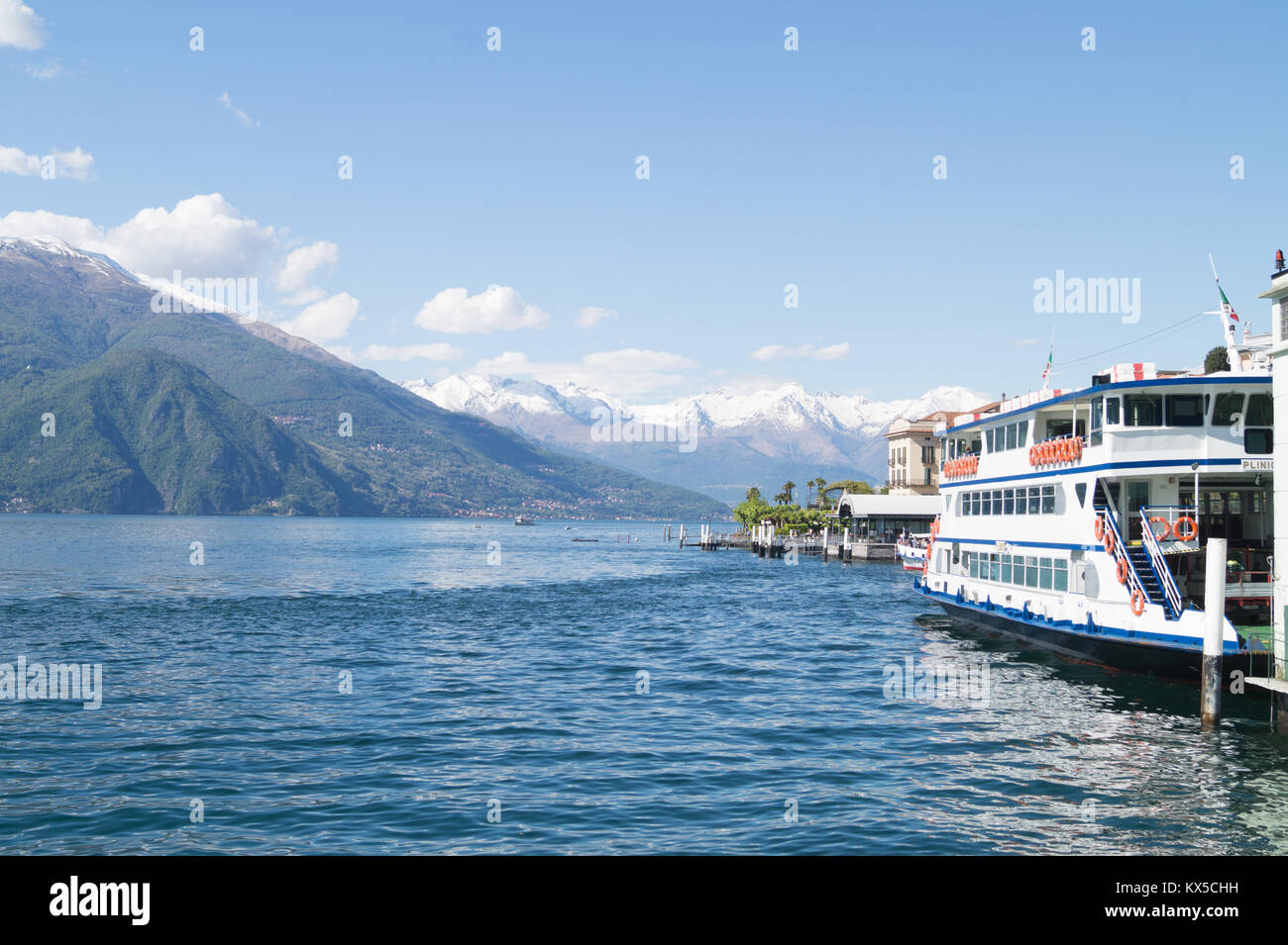 Traversier sur le lac de Côme Banque D'Images Traversier sur le lac de Côme Banque D'Images