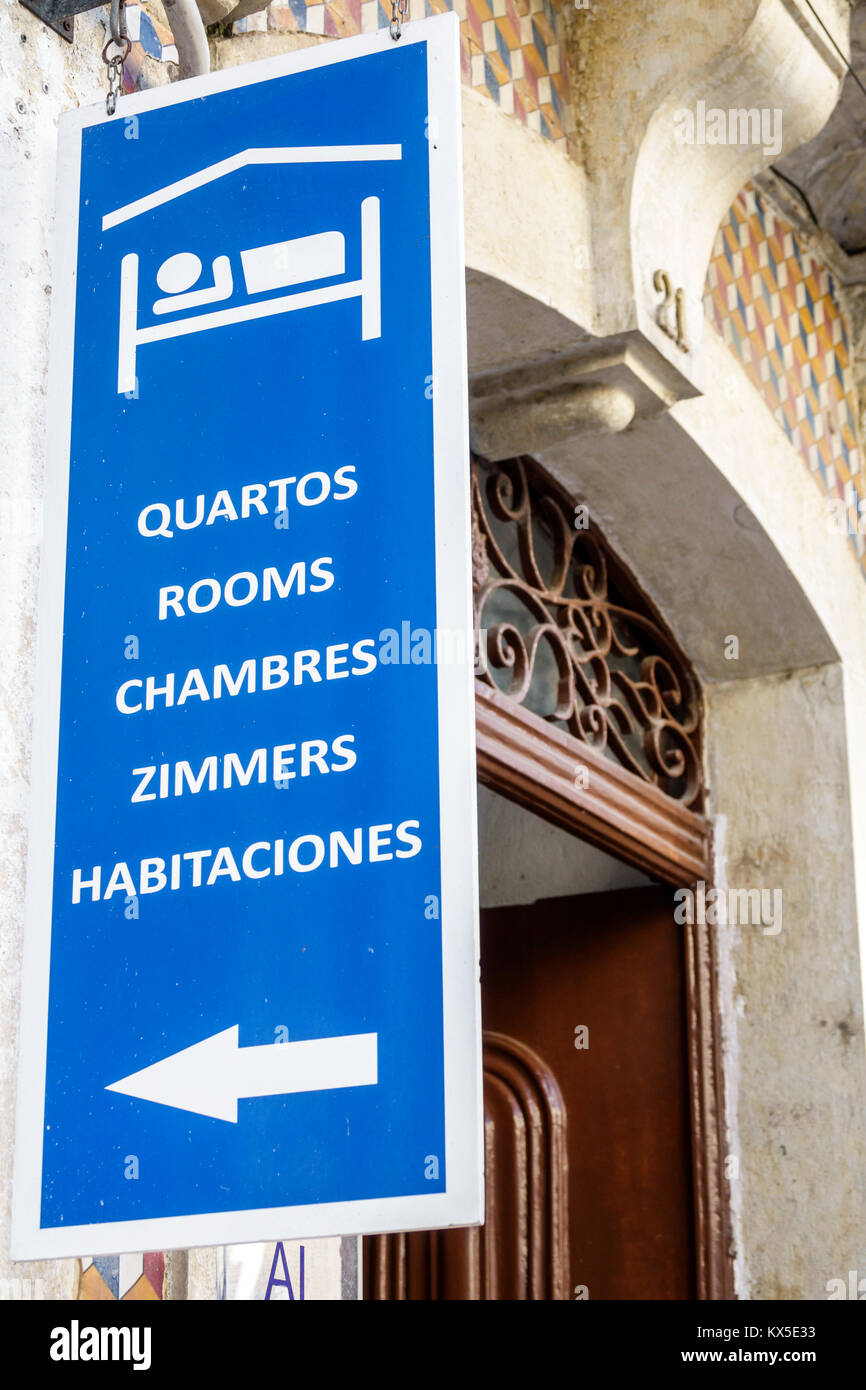 Coimbra Portugal,centre historique,Praca 8 de Maio,Pensao Santa Cruz,maison d'hôtes,chambres,panneau,extérieur,hispanique,immigrants,portugais,PT Banque D'Images