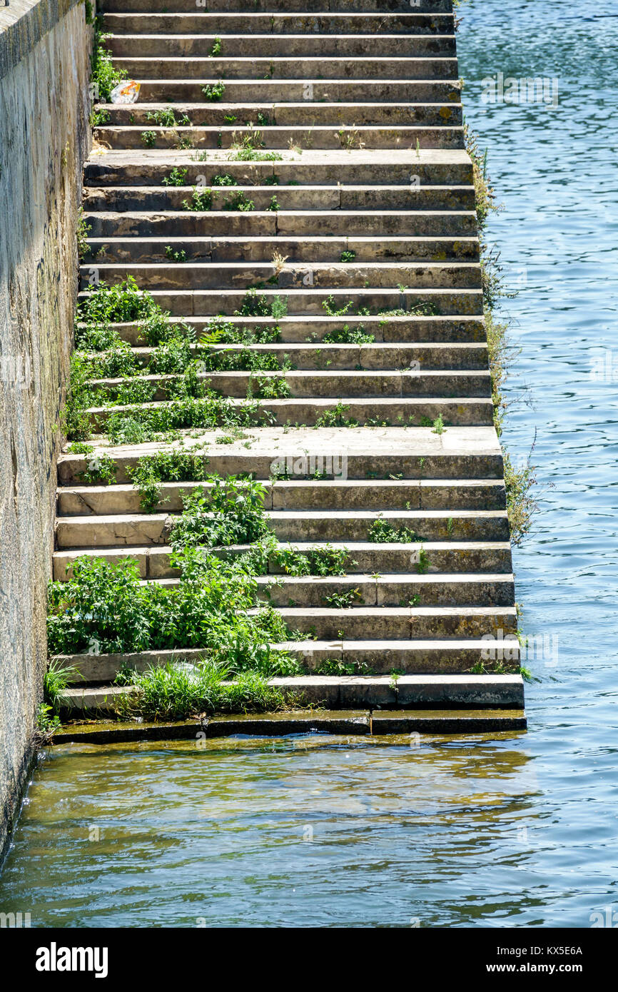 Coimbra Portugal, centre historique, rivière Mondego eau, front de mer, rivage, escaliers, hispanique Latin Latino hispanique Latins Latinos, visiteurs trave Banque D'Images