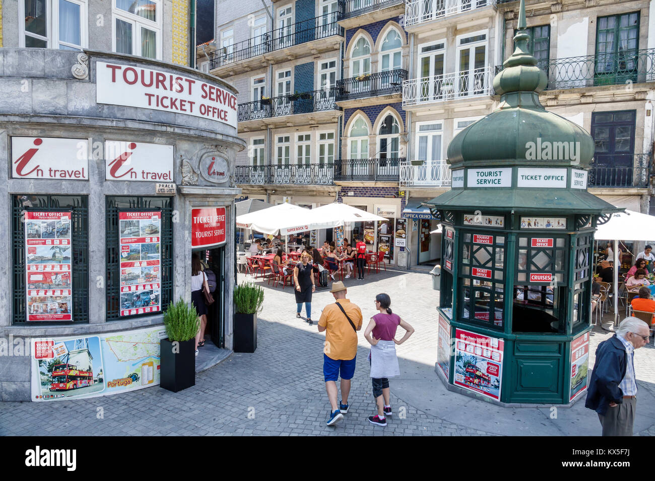 Porto Portugal, centre historique, Sao Bento, Plaza Almeida Garrett, kiosque de service touristique, billetterie, appartements, résidences, hispanique, immigrant i Banque D'Images