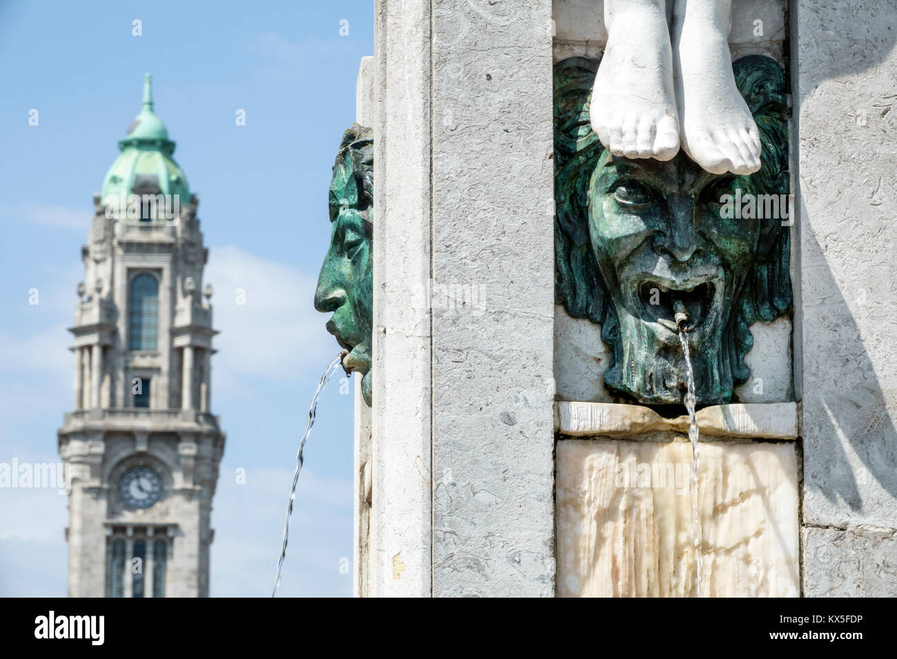 Porto Portugal,Baixa,centre historique,Praca da Liberdade,Liberty Square,City Hall Tower,fonte da Juventude,Youth Fountain,detail,bec d'eau,hispanique,i Banque D'Images