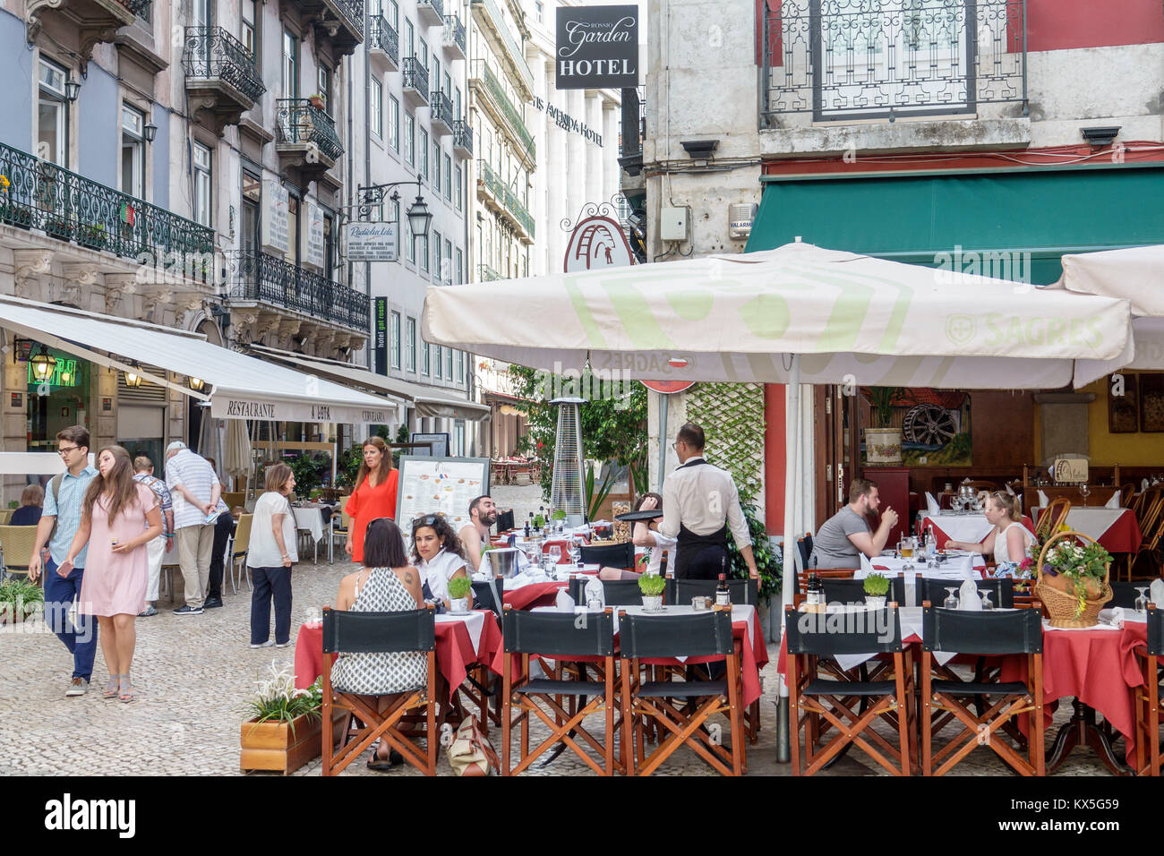 Lisbonne Portugal, Rossio, centre historique, Restaurante A Lota, restaurant restaurants restaurants repas cafés, salle à manger, table, parasol, extérieur, en plein air, Sidebar Banque D'Images
