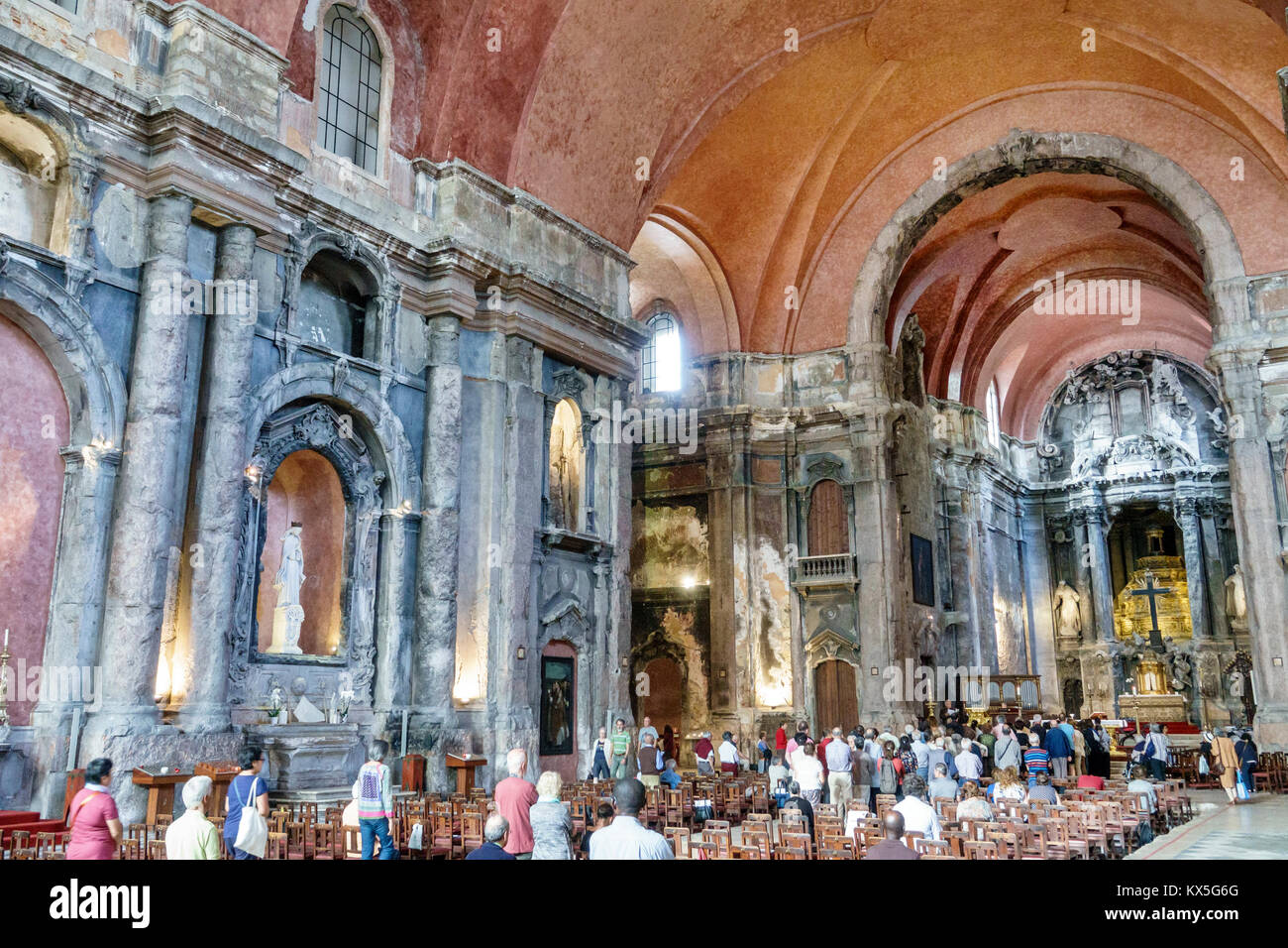 Lisbonne Portugal,Rossio,centre historique,Igreja de Sao Domingos,Monument National,intérieur,Eglise catholique,religion,messe,célébration eucharistique, Banque D'Images