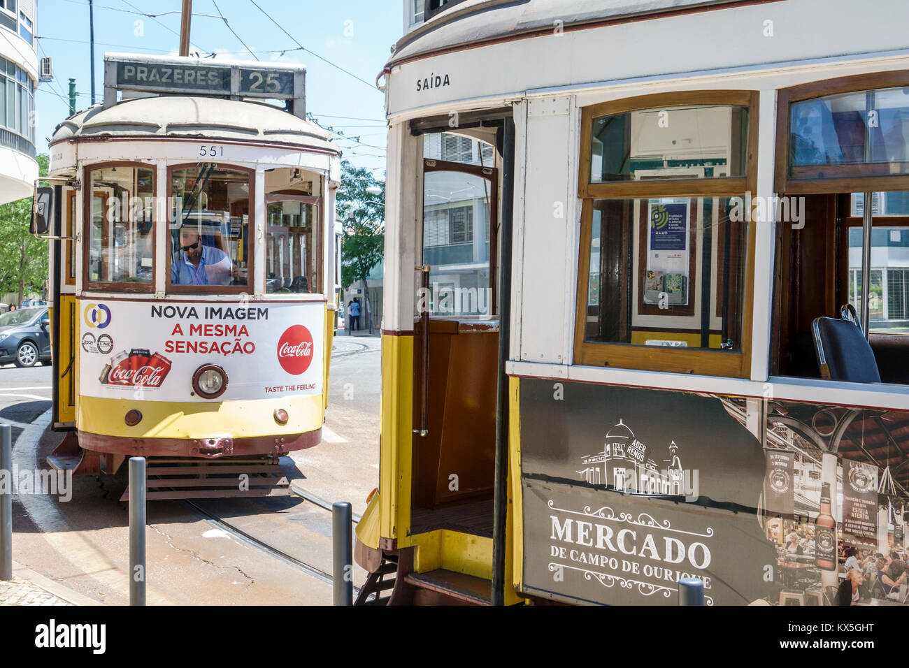 Lisbonne Portugal, Lapa, Estrela, tram patrimoine, trolley, chauffeur, virage, Tram 25, Prazeres, hispanique Latin Latino Latino Latins Latinos, visite Banque D'Images