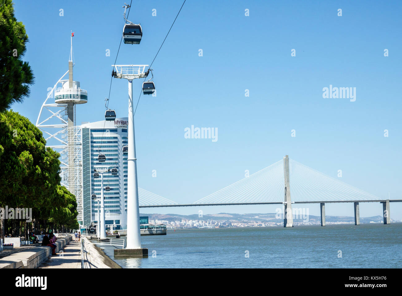 Lisbonne Portugal,Tage River,Oriente,Parque das Nacoes,Parc des Nations,Tour Vasco da Gama,front de mer,pont,télécabine,hispanique,immigr immigré Banque D'Images