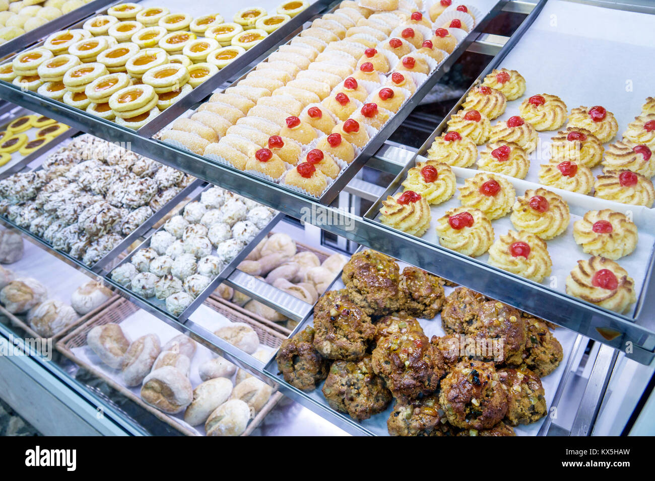 Portugal Lisbonne Oriente Parque das Nacoes Park de la Nations Unies boulangerie pâtisserie Namur II Afficher les cookies cuits bonbons affichage produits