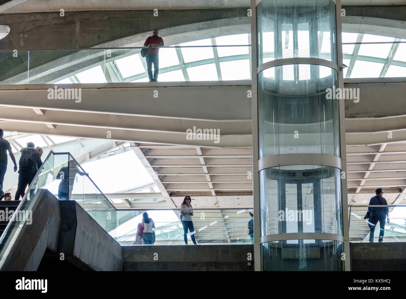 Lisbonne Portugal,Oriente,Gare do Oriente,hub intermodal,transport,gare,Santiago Calatrava,architecture moderne,passerelle,ascenseur en verre, Banque D'Images