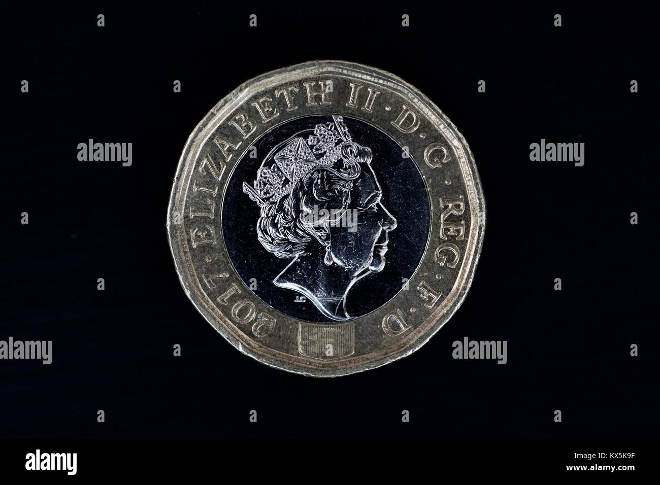 Le nouveau 12-verso €1 pièce de monnaie la plus sécurisée au monde Banque D'Images