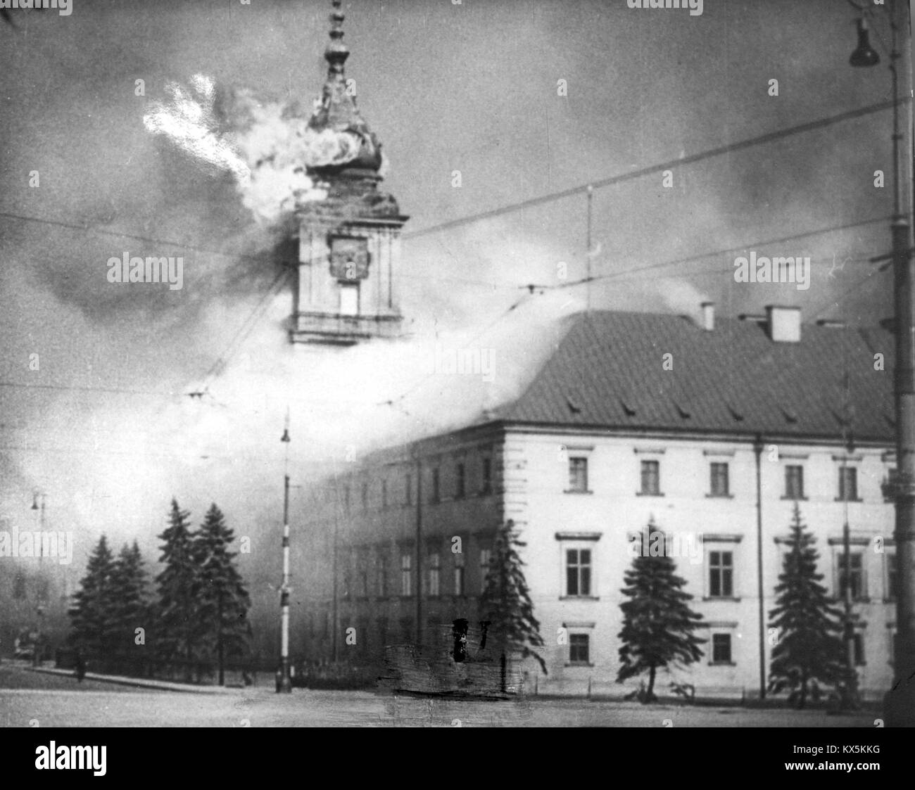 Château Royal de Varsovie en flammes, brûlant à la suite de bombardements allemands, 17 septembre 1939. Banque D'Images