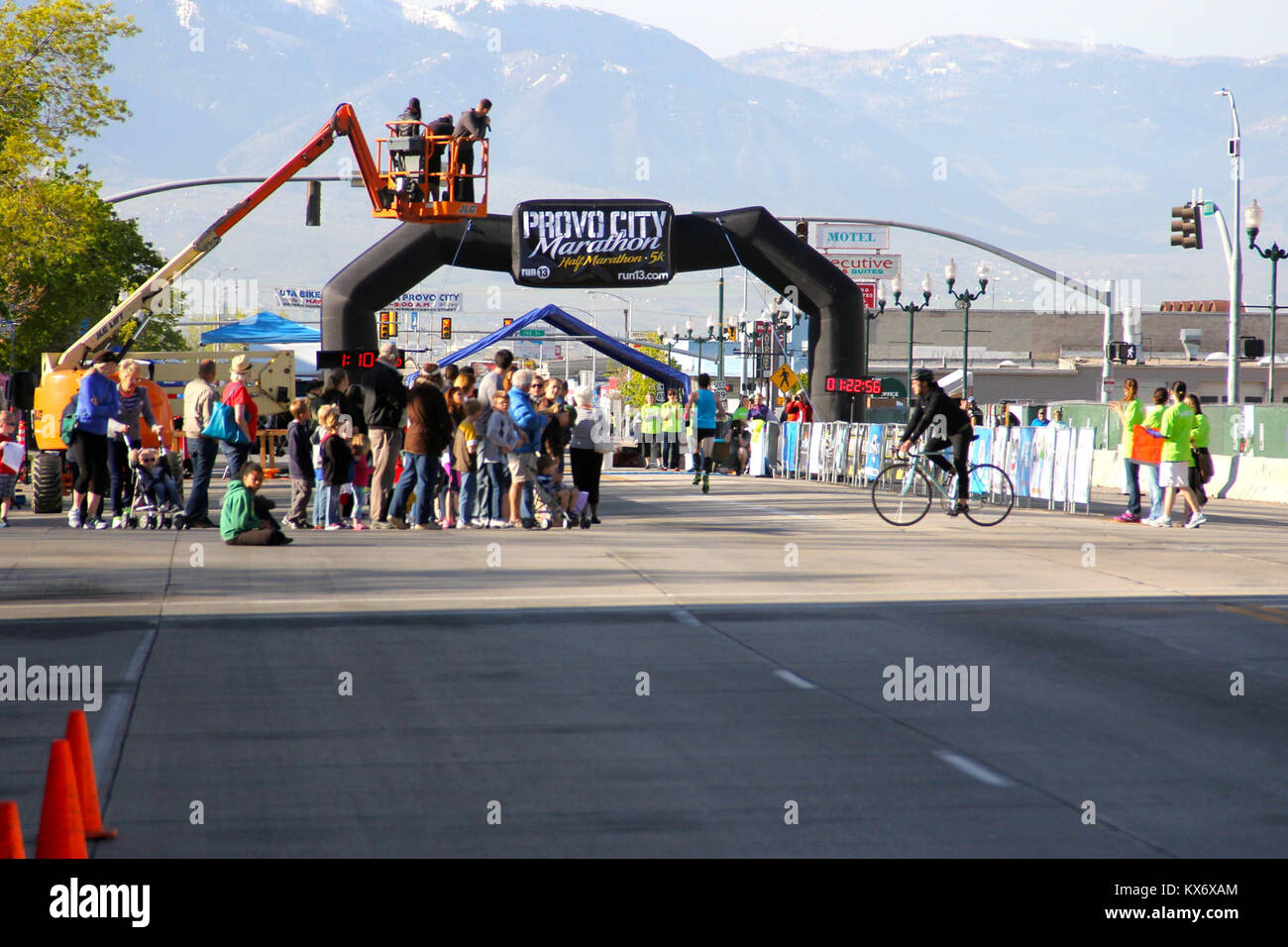 La 85e équipe de soutien Civil a fourni un appui à la police locale au Marathon de la ville de Provo 4 mai. Les membres de l'équipe fourni et monintoring chimiques effectuées les inspections de sécurité au lieu de la course à la demande de Provo Chef de police Rick Gregory. Banque D'Images