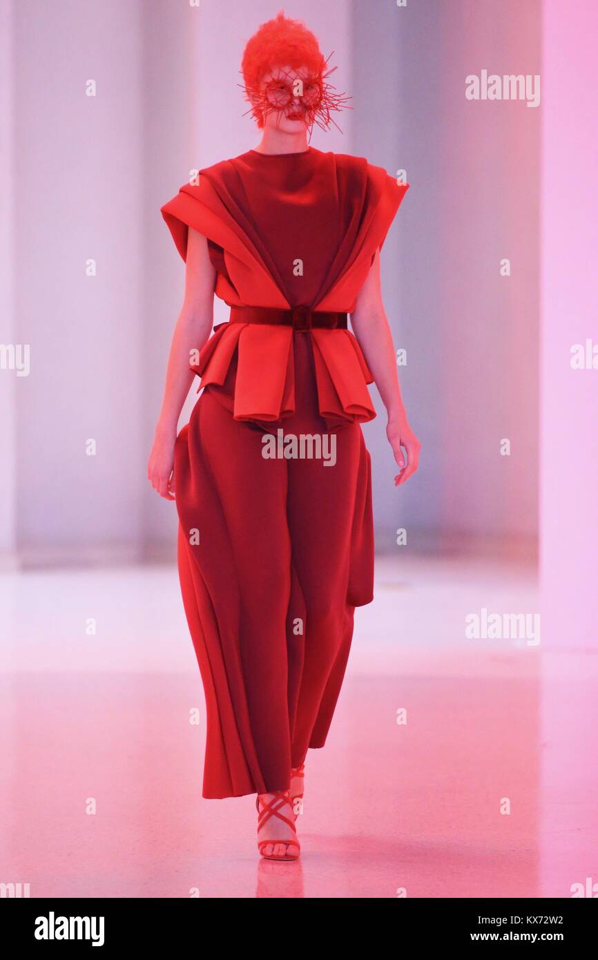 Beijing, Beijing, Chine. 8 janvier, 2018. Les créateurs de mode .Yue Zhang Xiaolin et libération Haoran leurs créations au maquillage Lin montrent à Beijing, 8 janvier 2018. Crédit : SIPA Asie/ZUMA/Alamy Fil Live News Banque D'Images Beijing, Beijing, Chine. 8 janvier, 2018. Les créateurs de mode .Yue Zhang Xiaolin et libération Haoran leurs créations au maquillage Lin montrent à Beijing, 8 janvier 2018. Crédit : SIPA Asie/ZUMA/Alamy Fil Live News Banque D'Images